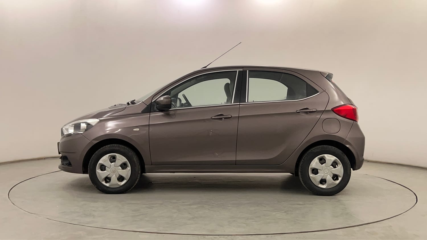Used 2016 Tata Tiago Revotron XT Petrol Manual exterior LEFT SIDE VIEW
