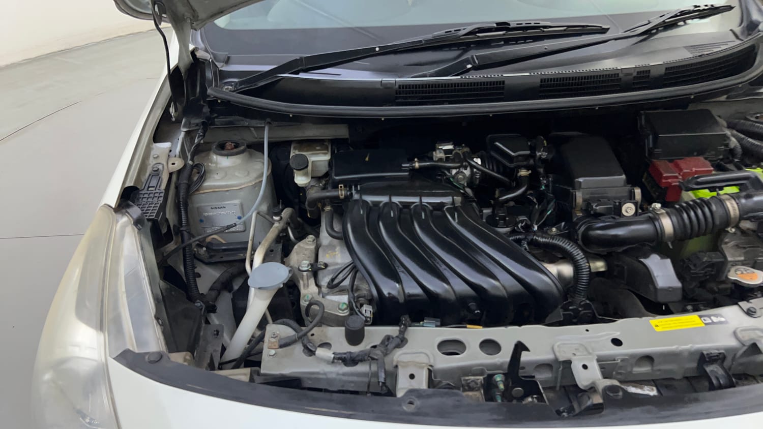 Used 2018 Nissan Sunny XV CVT Petrol Automatic engine ENGINE RIGHT SIDE HINGE & APRON VIEW