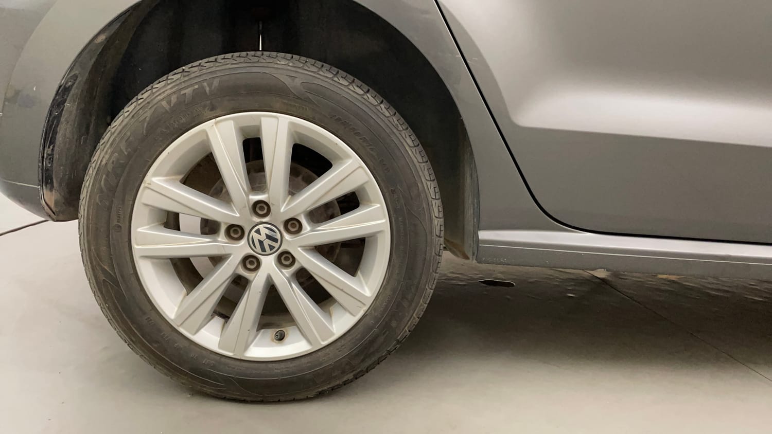 Used 2014 Volkswagen Polo Highline1.2L (P) Petrol Manual tyres RIGHT REAR TYRE RIM VIEW