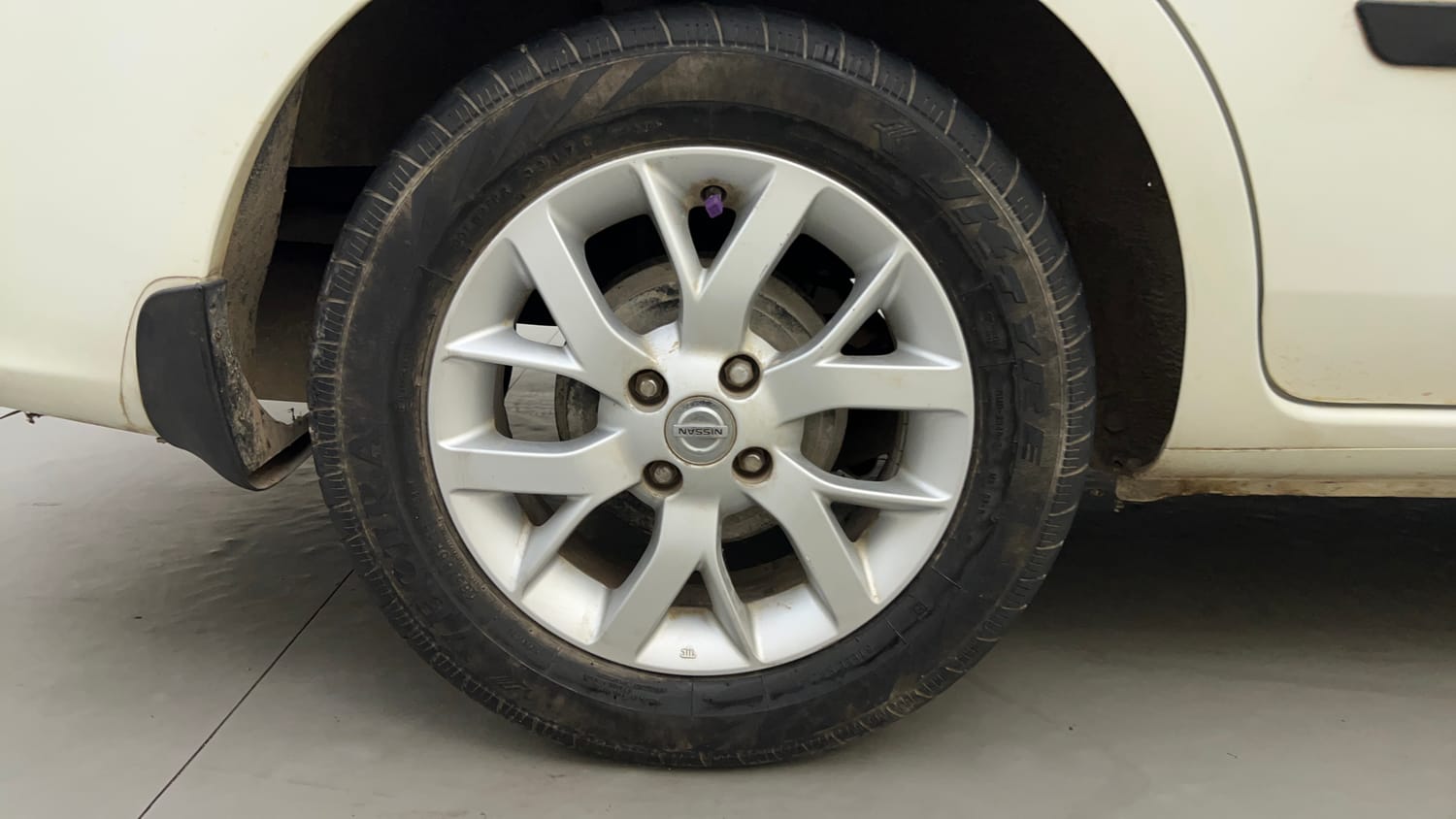 Used 2018 Nissan Sunny XV CVT Petrol Automatic tyres RIGHT REAR TYRE RIM VIEW