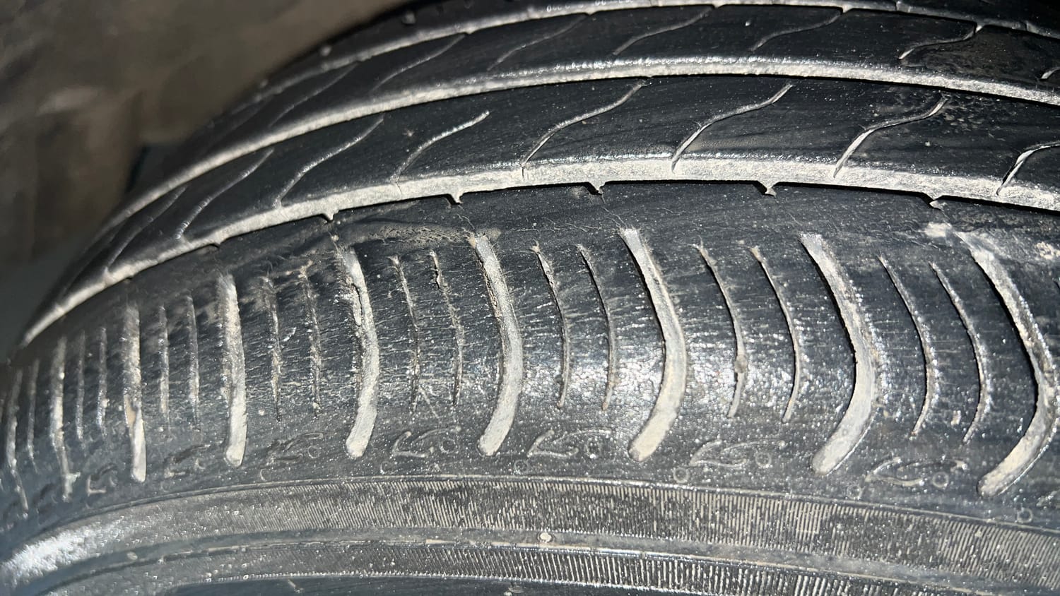 Used 2016 Honda City SV CVT Petrol Automatic tyres RIGHT FRONT TYRE TREAD VIEW