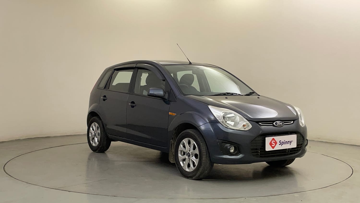 Used 2013 Ford Figo Duratec Petrol ZXI 1.2 Petrol Manual exterior RIGHT FRONT CORNER VIEW