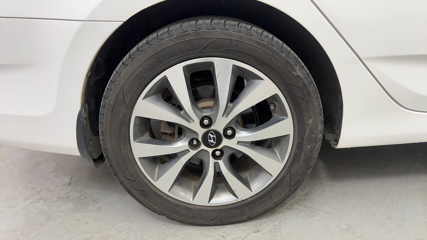 Used 2015 Hyundai Verna Fluidic 1.6 VTVT SX Petrol Manual tyres RIGHT REAR TYRE RIM VIEW