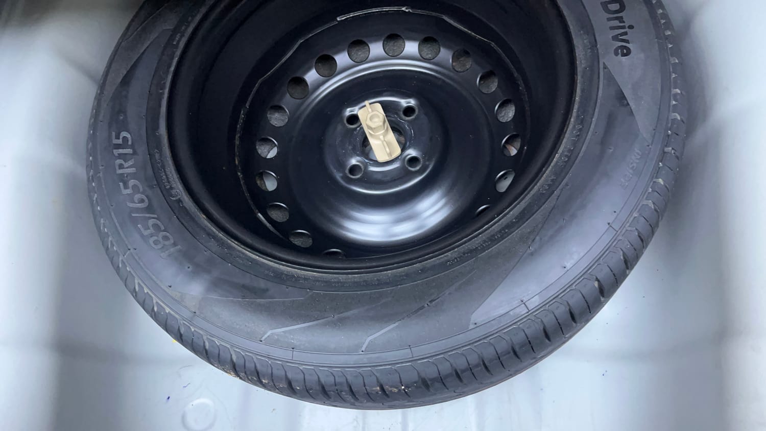 Used 2017 Hyundai Verna SX (O) 1.6 VTVT AT Petrol Automatic tyres SPARE TYRE VIEW