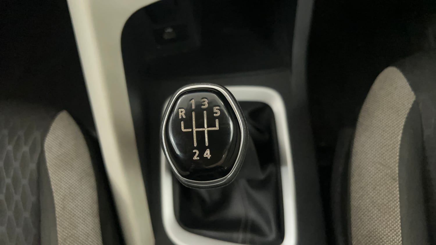 Used 2023 Nissan Magnite XV Petrol Manual interior GEAR  KNOB VIEW