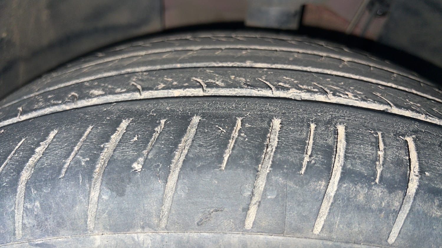 Used 2022 Volkswagen Taigun Topline 1.0 TSI AT Petrol Automatic tyres LEFT FRONT TYRE TREAD VIEW