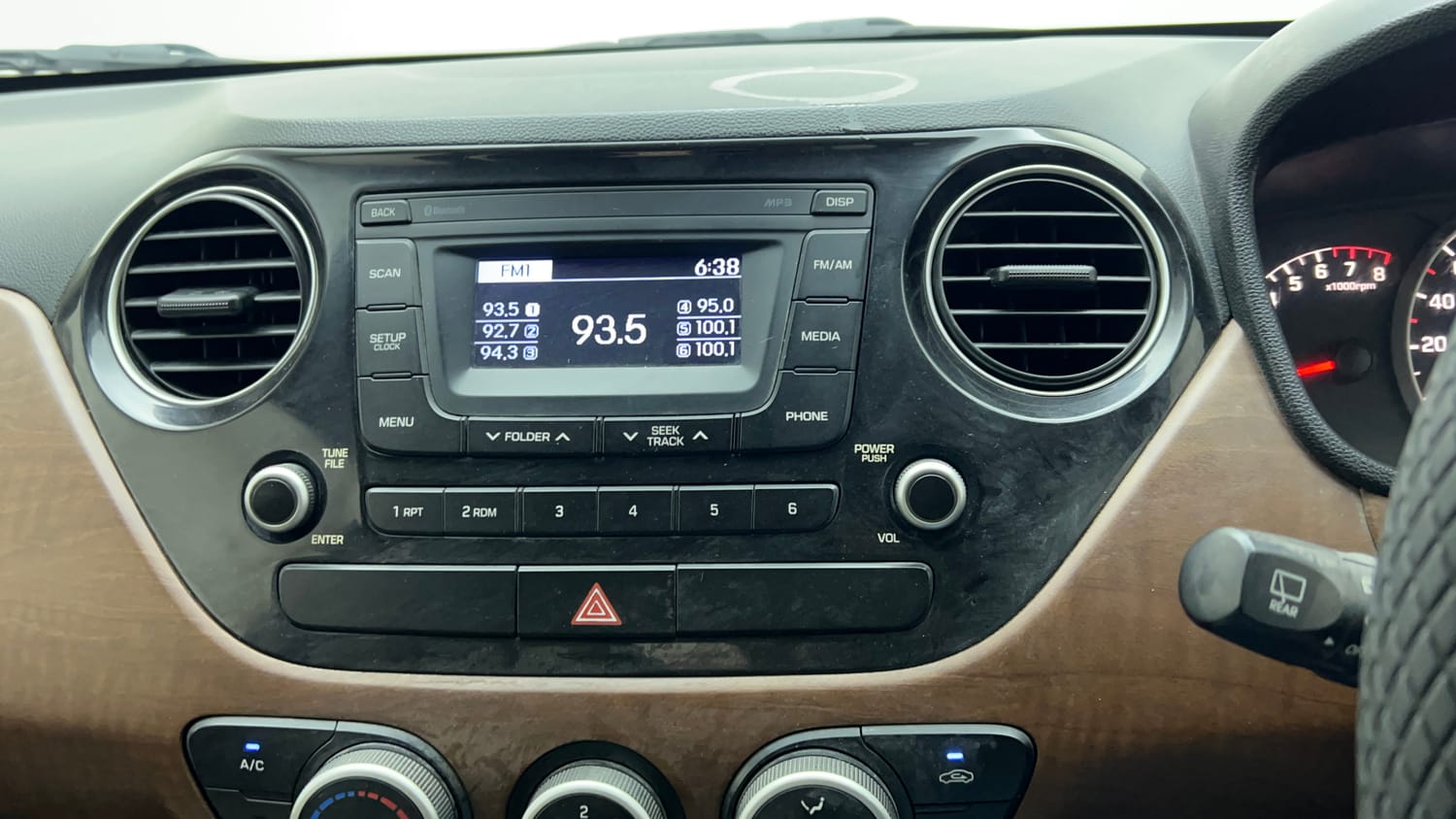 Used 2016 Hyundai Grand i10 Asta AT 1.2 Kappa VTVT (O) Petrol Automatic top_features Integrated (in-dash) music system