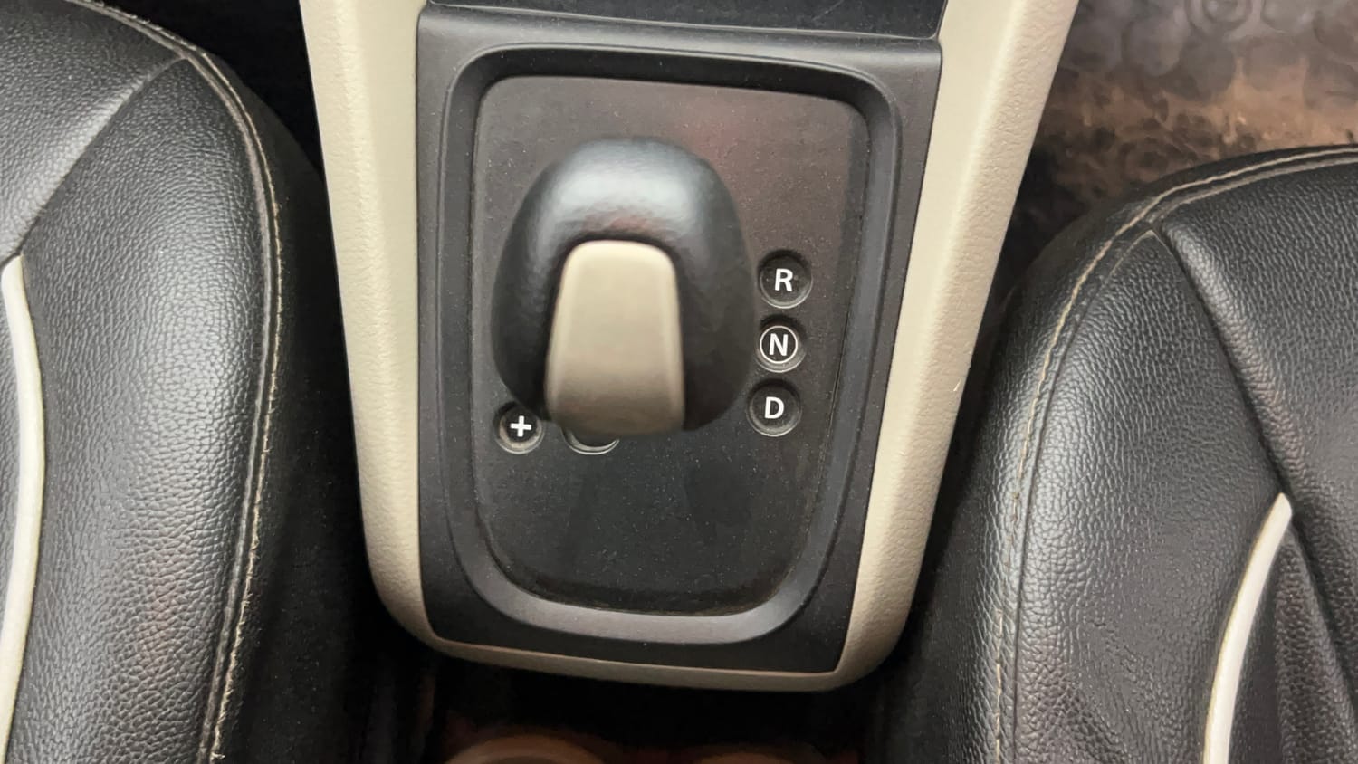Used 2015 Maruti Suzuki Celerio VXi AMT Petrol Automatic interior GEAR  KNOB VIEW