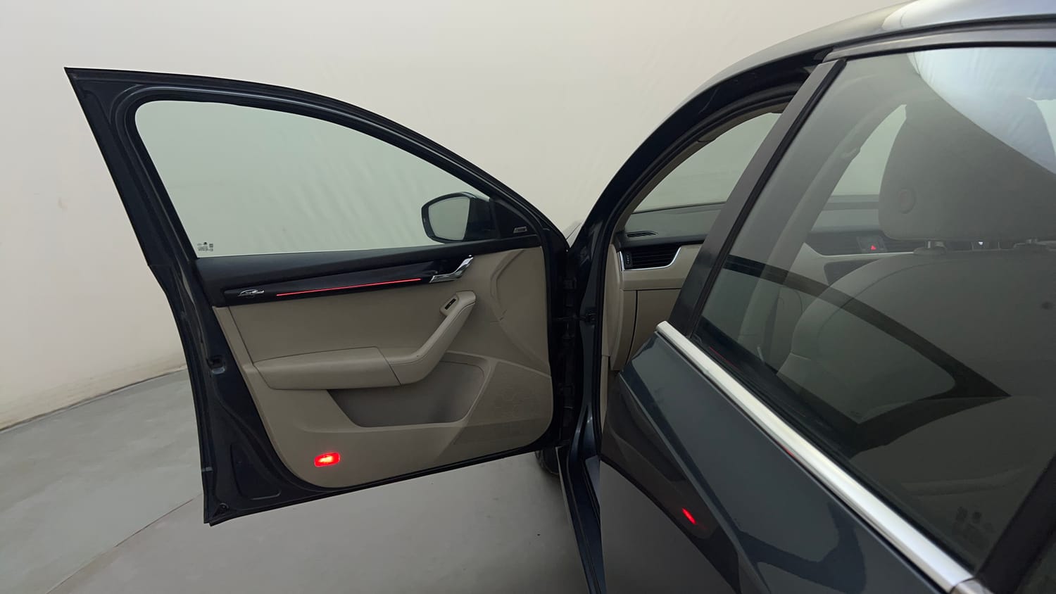 Used 2018 Skoda Octavia 1.8 TSI L&K Petrol Automatic interior LEFT FRONT DOOR OPEN VIEW