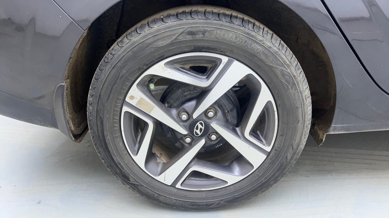 Used 2022 Hyundai Aura SX Plus 1.2 AMT Petrol Petrol Automatic tyres RIGHT REAR TYRE RIM VIEW