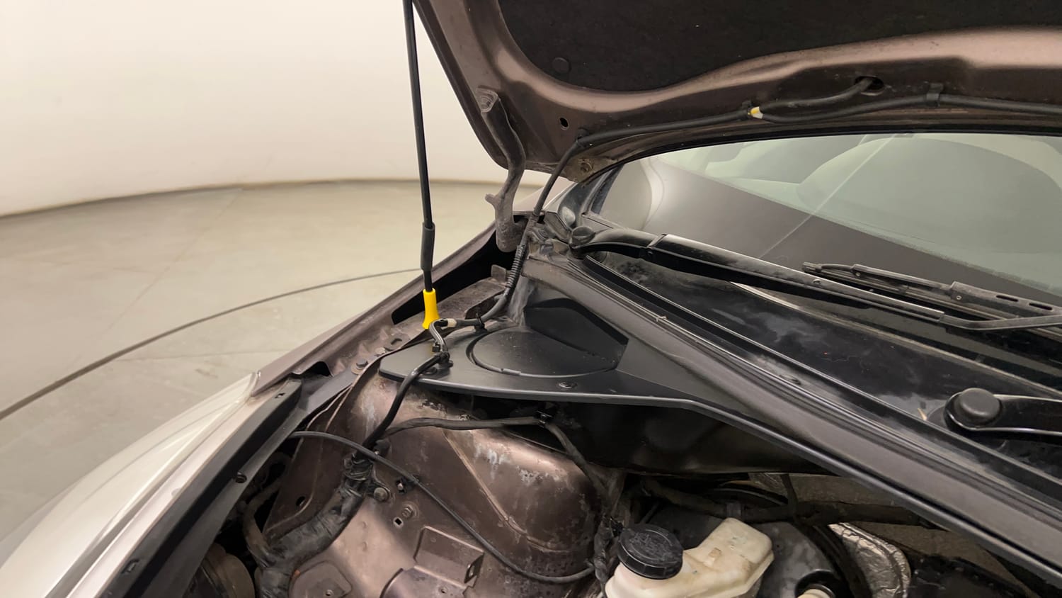 Used 2016 Tata Tiago Revotron XT Petrol Manual engine ENGINE RIGHT SIDE HINGE & APRON VIEW
