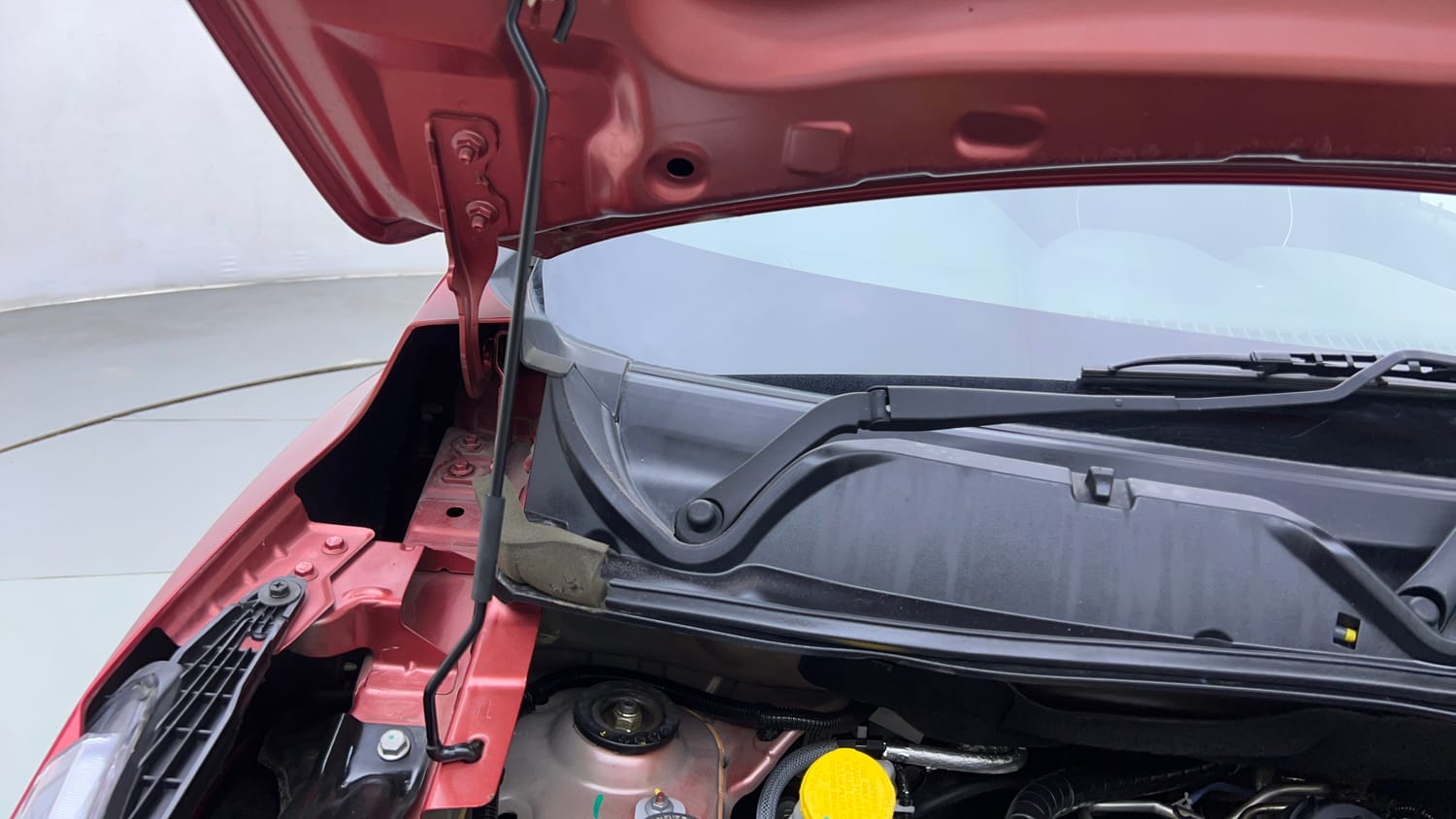 Used 2023 Nissan Magnite XV Premium Turbo Petrol Manual engine ENGINE RIGHT SIDE HINGE & APRON VIEW