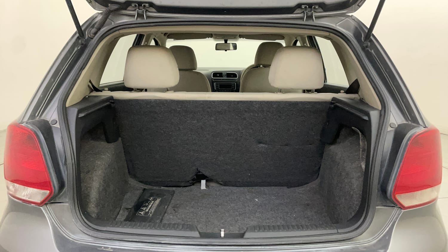 Used 2014 Volkswagen Polo Highline1.2L (P) Petrol Manual interior DICKY INSIDE VIEW