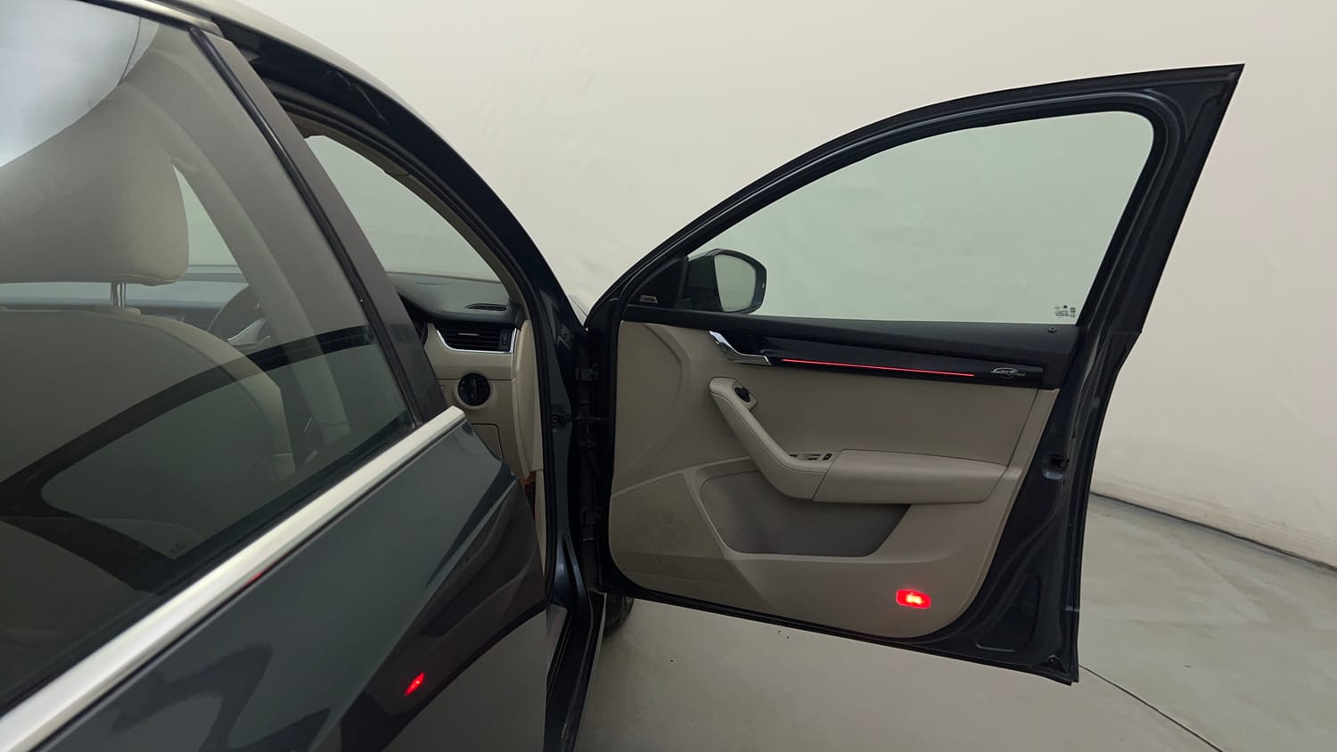 Used 2018 Skoda Octavia 1.8 TSI L&K Petrol Automatic interior RIGHT FRONT DOOR OPEN VIEW