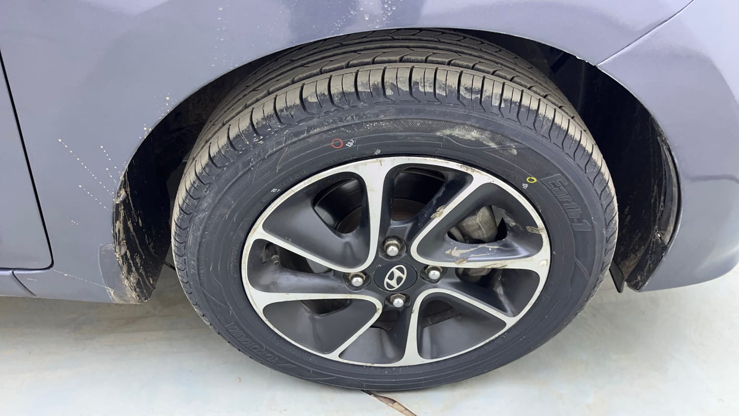 Used 2017 Hyundai Grand i10 Asta 1.2 Kappa VTVT Petrol Manual tyres RIGHT FRONT TYRE RIM VIEW