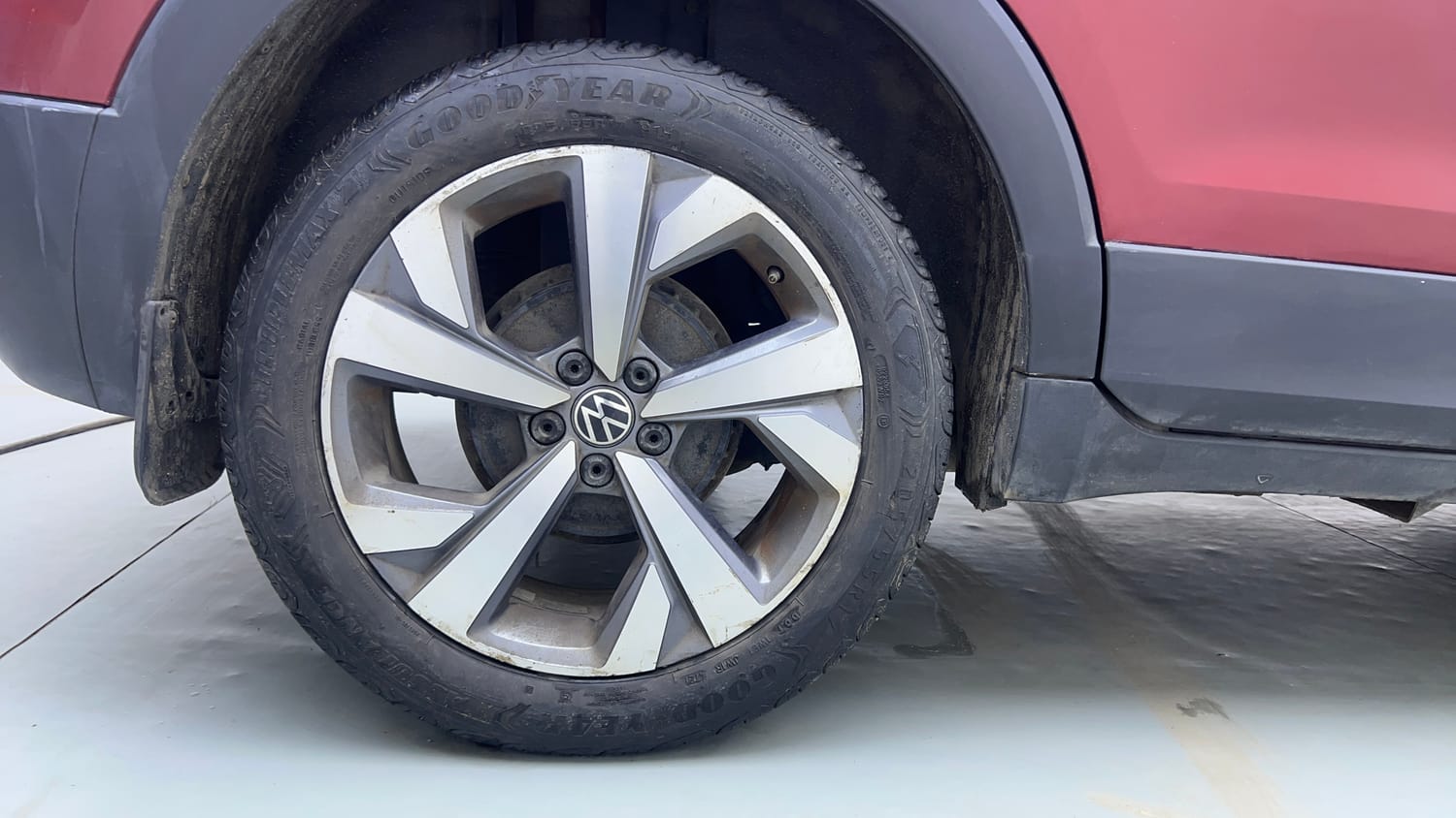 Used 2022 Volkswagen Taigun Topline 1.0 TSI AT Petrol Automatic tyres RIGHT REAR TYRE RIM VIEW