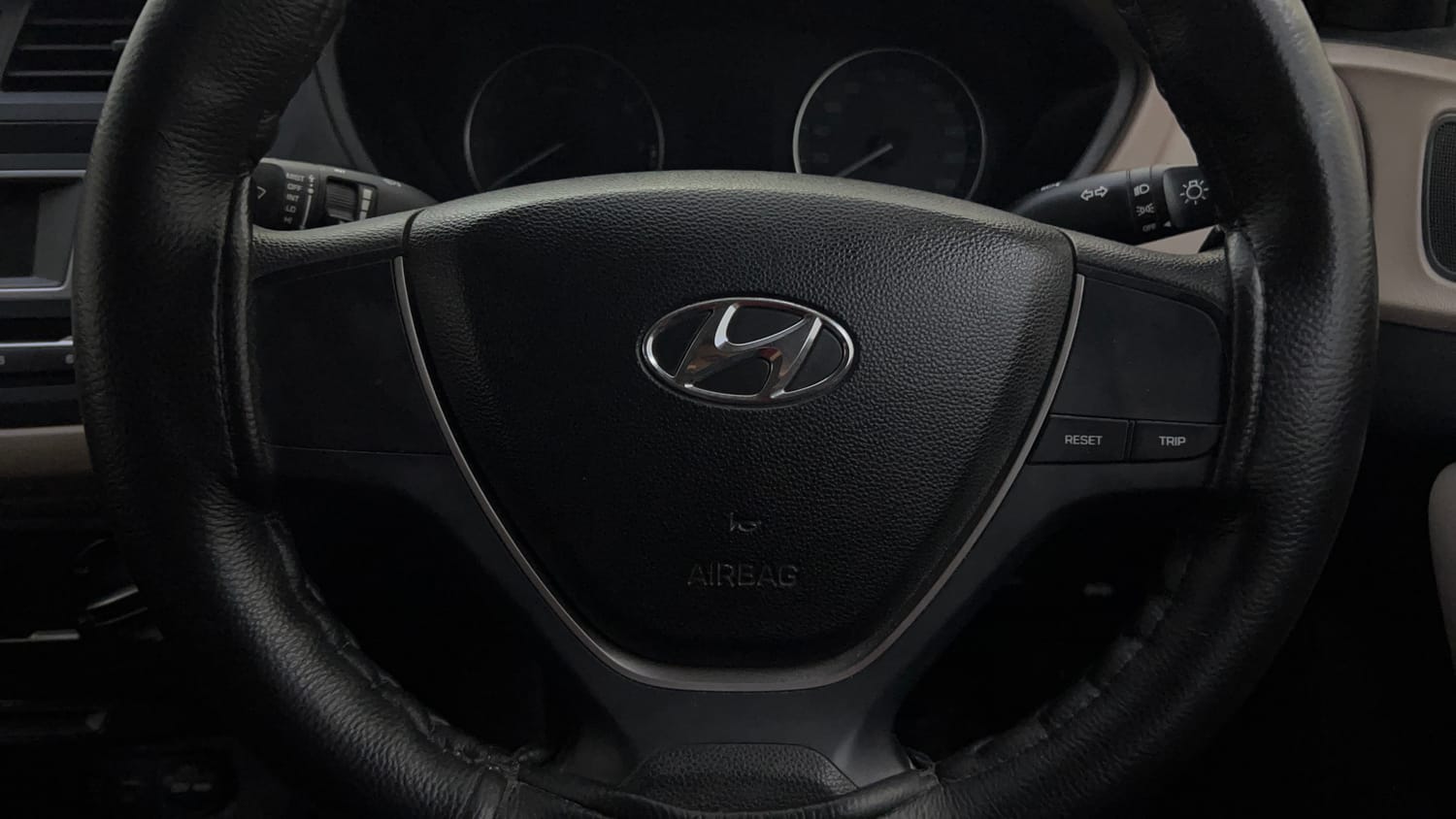 Used 2017 Hyundai Elite i20 Magna Executive 1.2 Petrol Manual top_features Airbags