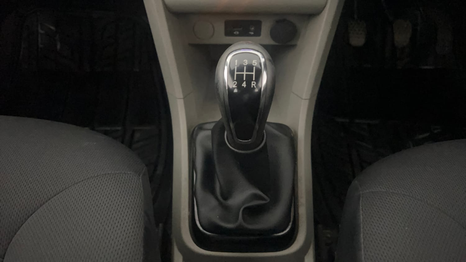 Used 2019 Tata Tiago Revotron XZ w/o Alloy Petrol Manual interior GEAR  KNOB VIEW