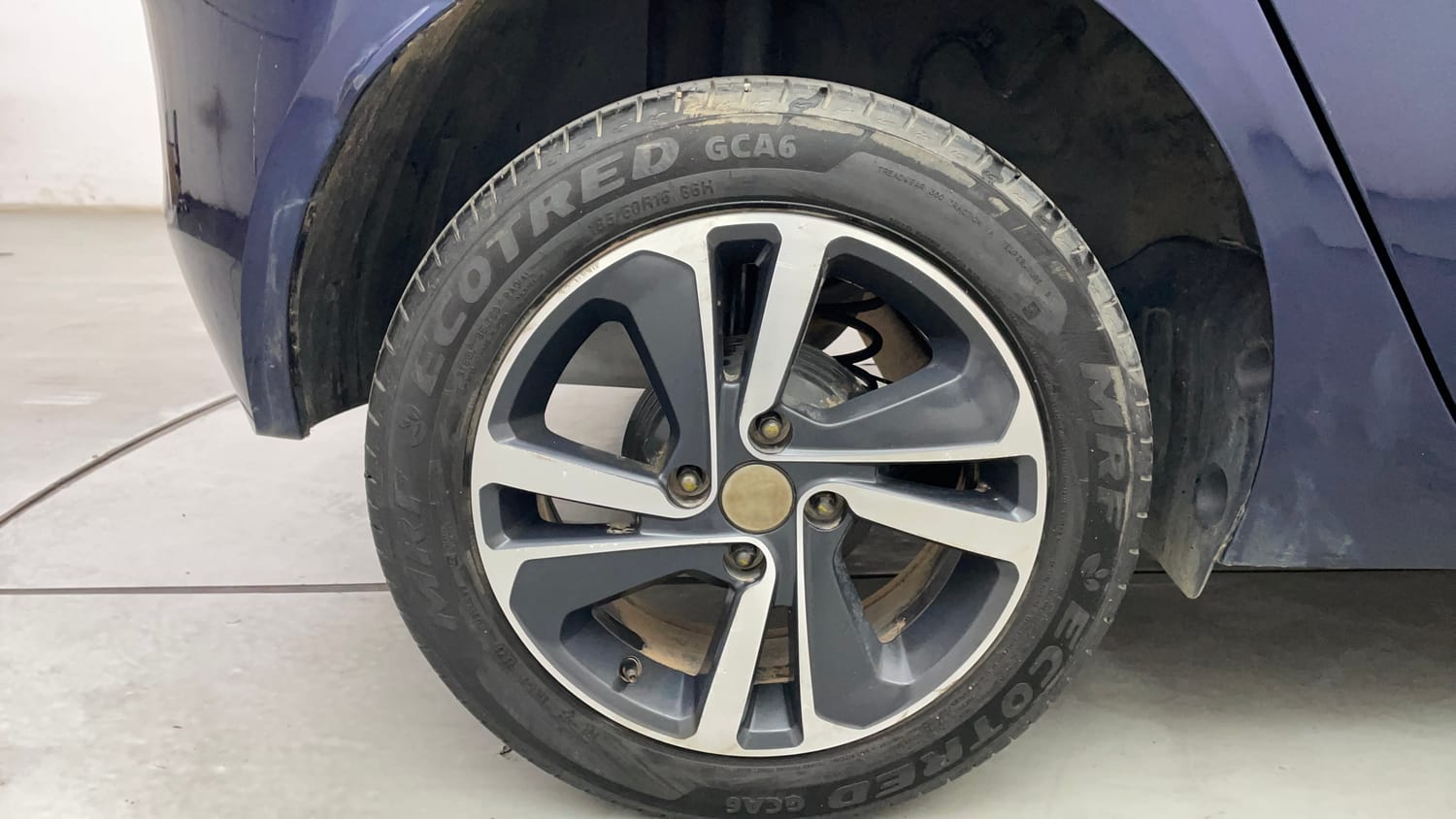 Used 2023 Tata Altroz XZ Plus Petrol Petrol Manual tyres RIGHT REAR TYRE RIM VIEW