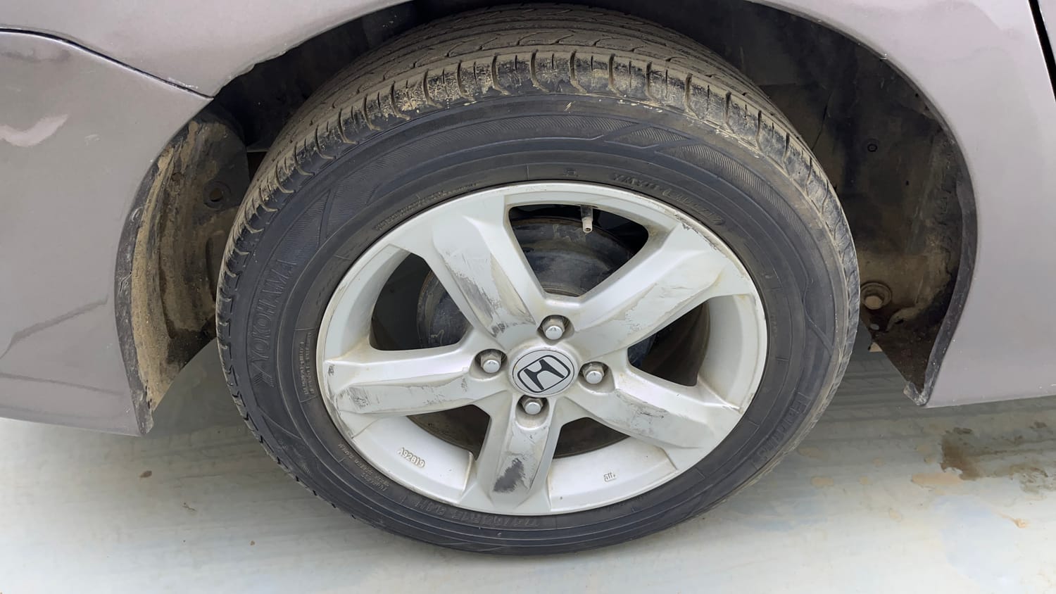 Used 2011 Honda City 1.5 V AT Petrol Automatic tyres RIGHT REAR TYRE RIM VIEW