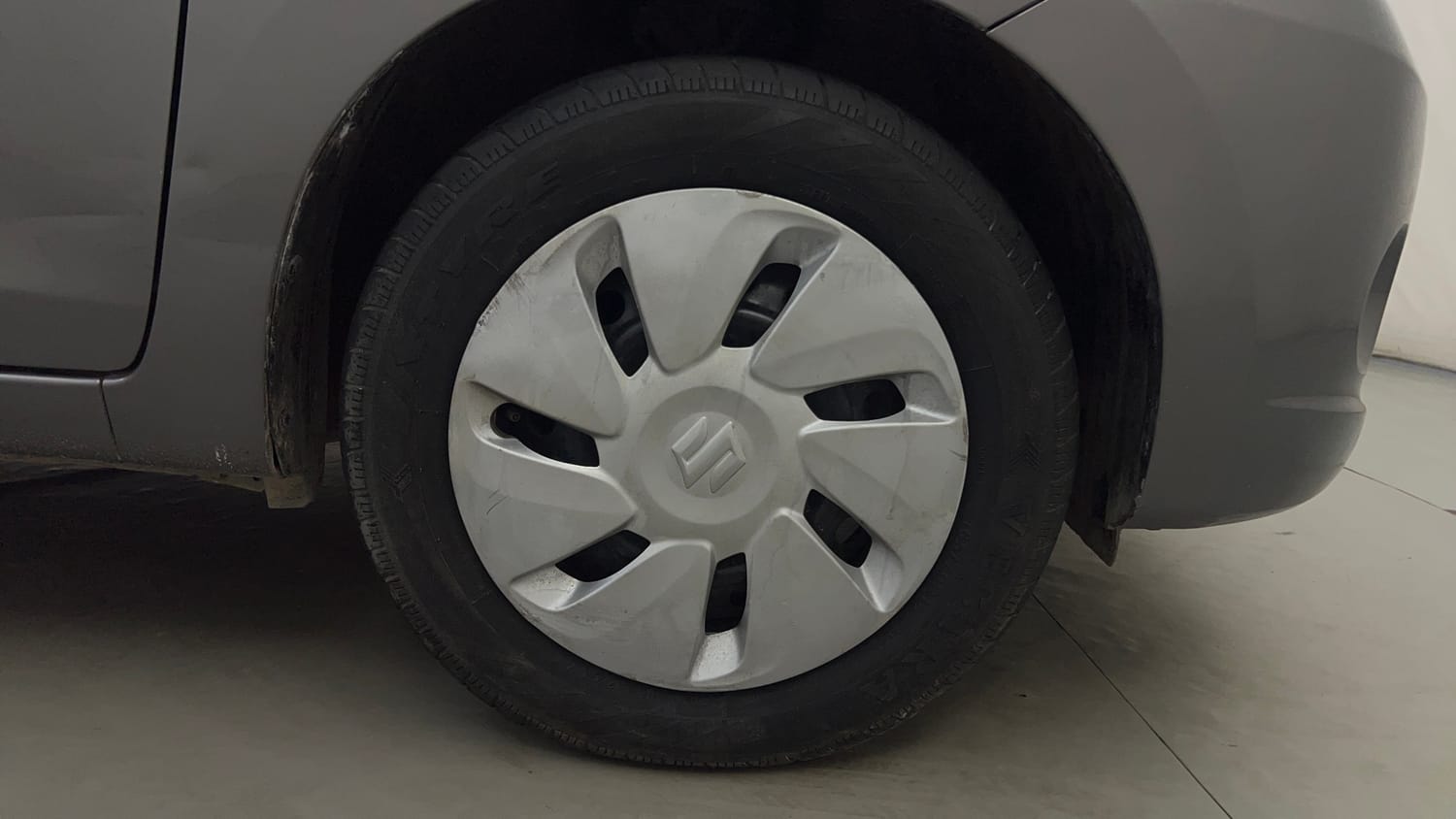 Used 2017 Maruti Suzuki Celerio ZXi Petrol Manual tyres RIGHT FRONT TYRE RIM VIEW