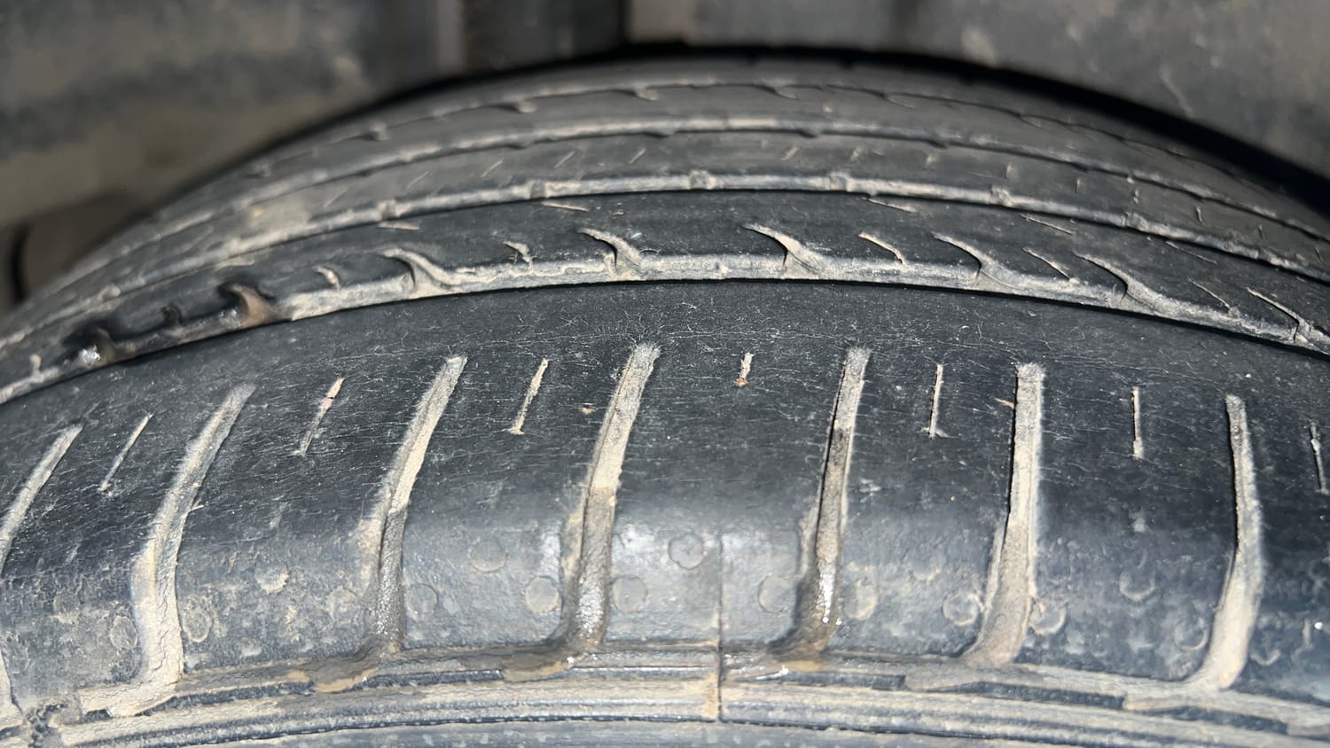 Used 2017 Maruti Suzuki Ciaz Alpha 1.4 AT Petrol Automatic tyres RIGHT REAR TYRE TREAD VIEW