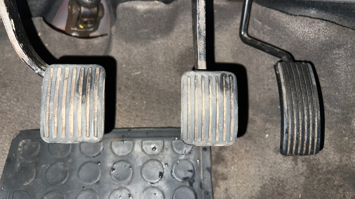 Used 2015 Hyundai i10 Sportz 1.1 iRDE2 Petrol Manual interior PEDALS VIEW