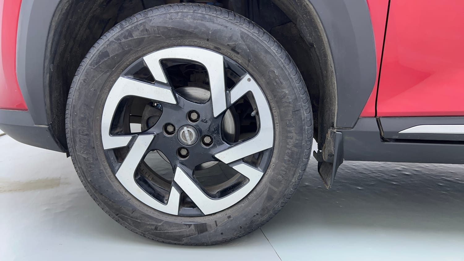 Used 2023 Nissan Magnite XV Premium Turbo Petrol Manual tyres LEFT FRONT TYRE RIM VIEW