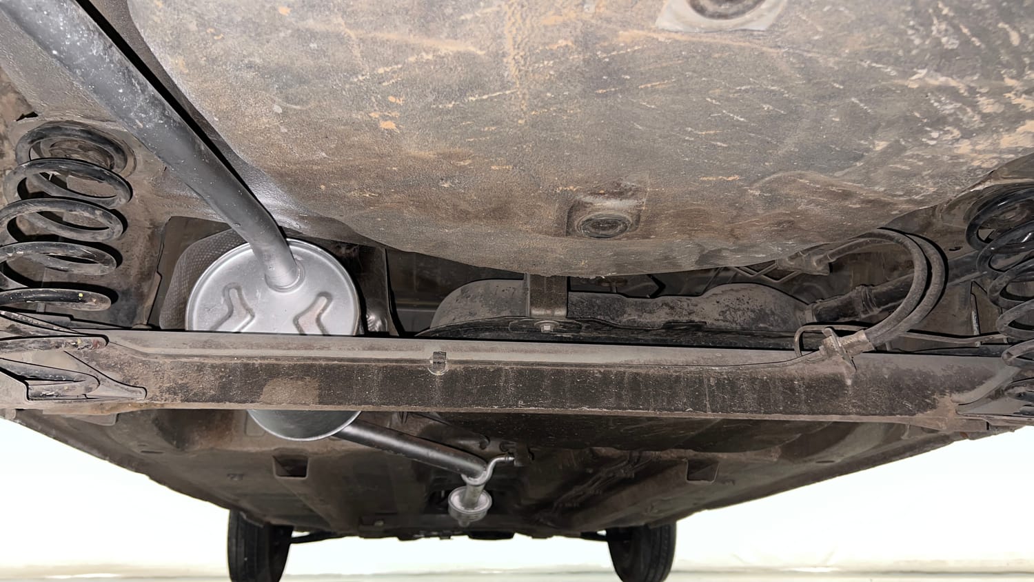 Used 2016 Renault Kwid RXT Petrol Manual extra REAR UNDERBODY VIEW (TAKEN FROM REAR)