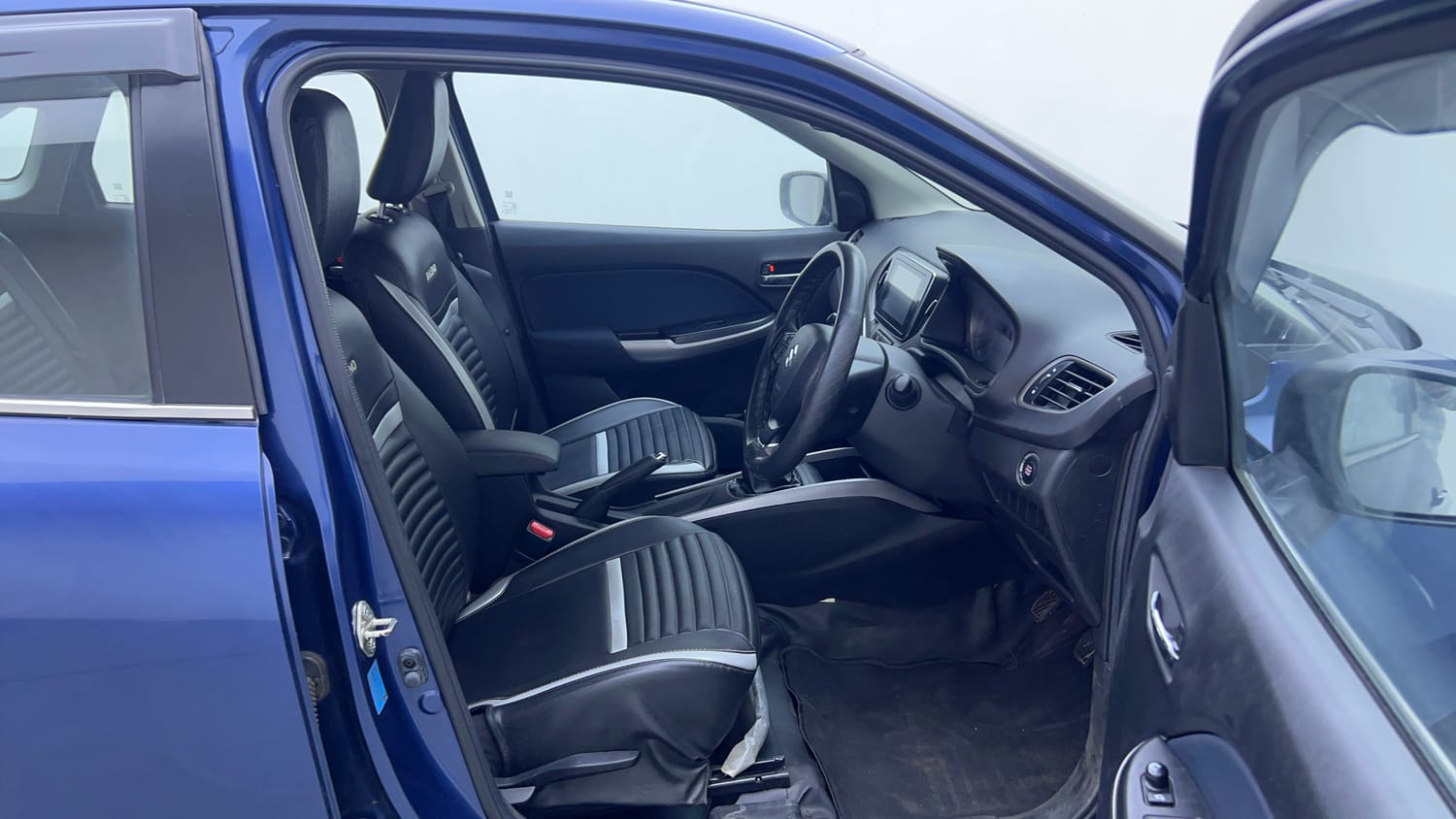 Used 2021 Maruti Suzuki Baleno Zeta Petrol Manual interior RIGHT SIDE FRONT DOOR CABIN VIEW