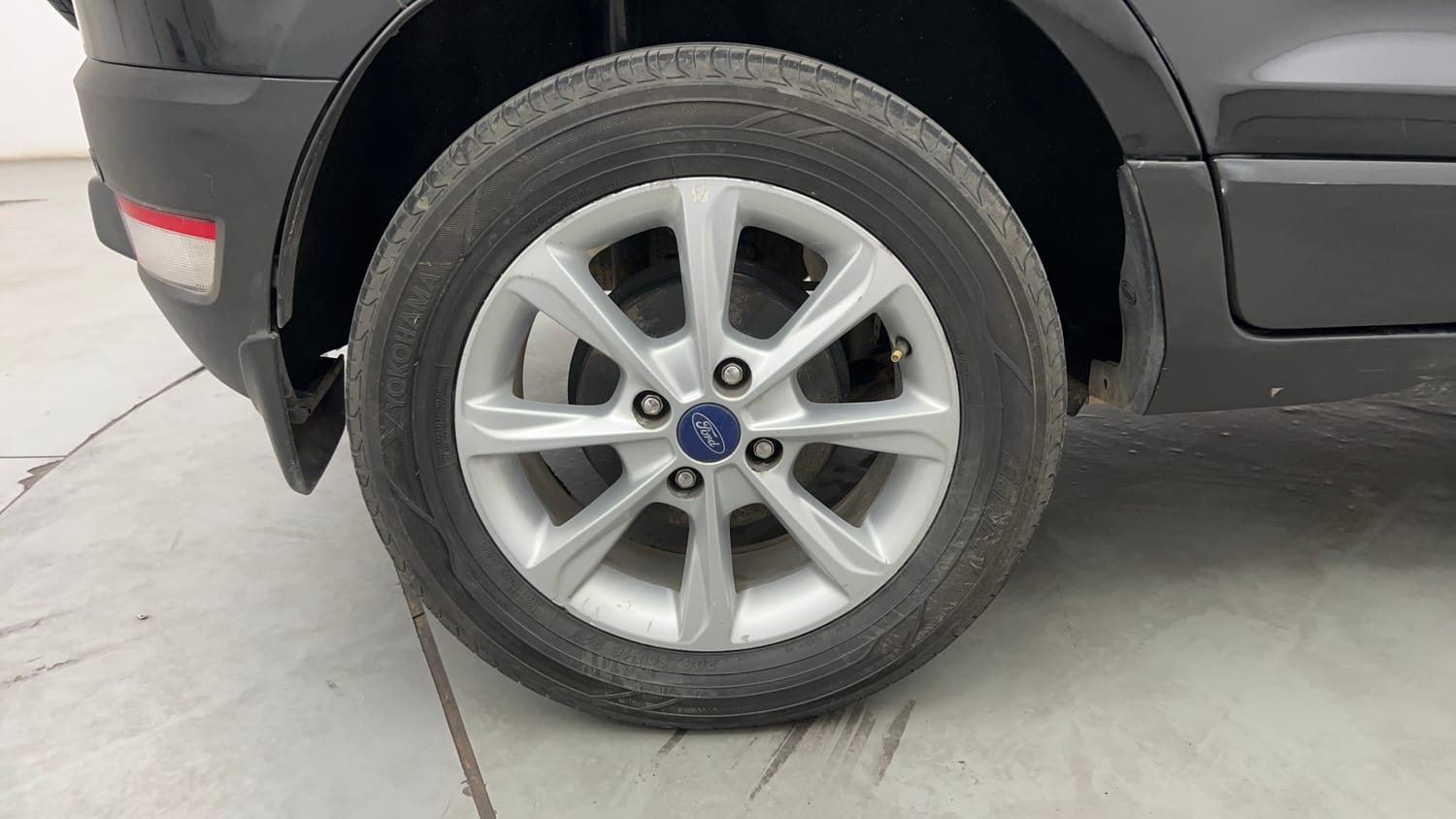 Used 2019 Ford EcoSport Titanium 1.5L TDCi Diesel Manual tyres RIGHT REAR TYRE RIM VIEW