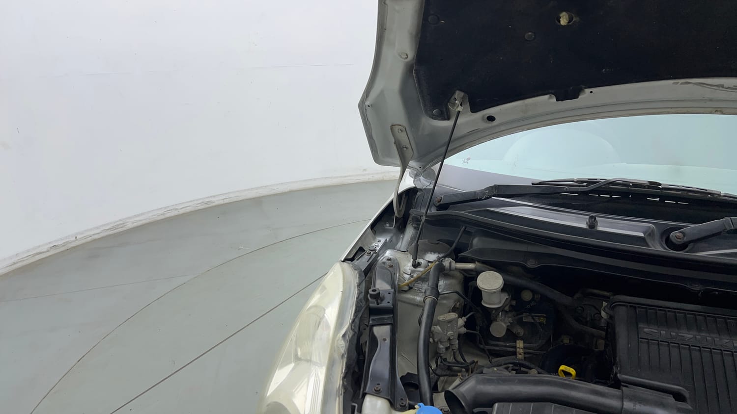 Used 2017 Maruti Suzuki Swift LXi (O) Petrol Manual engine ENGINE RIGHT SIDE HINGE & APRON VIEW