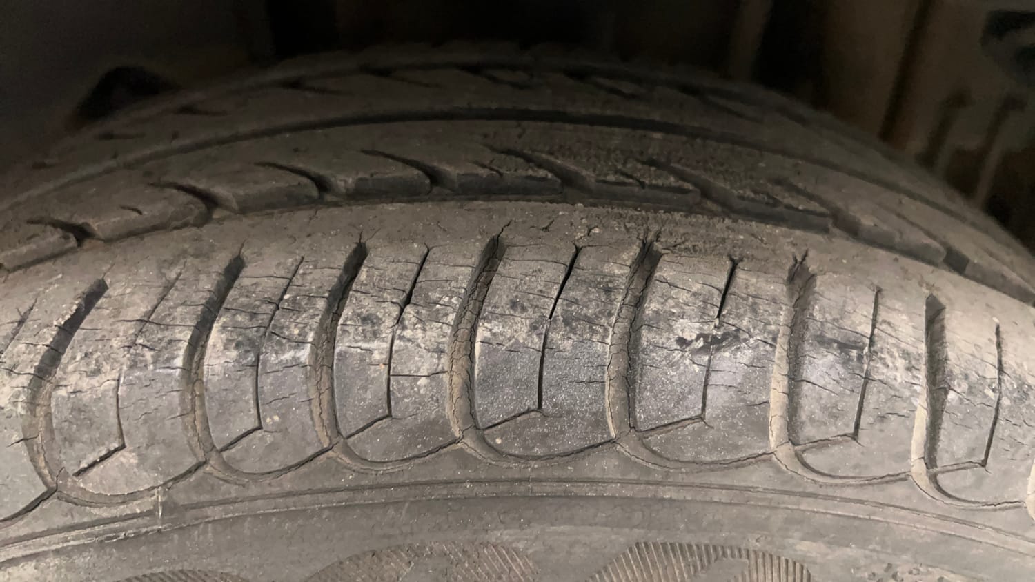 Used 2016 Tata Tiago Revotron XT Petrol Manual tyres LEFT REAR TYRE TREAD VIEW