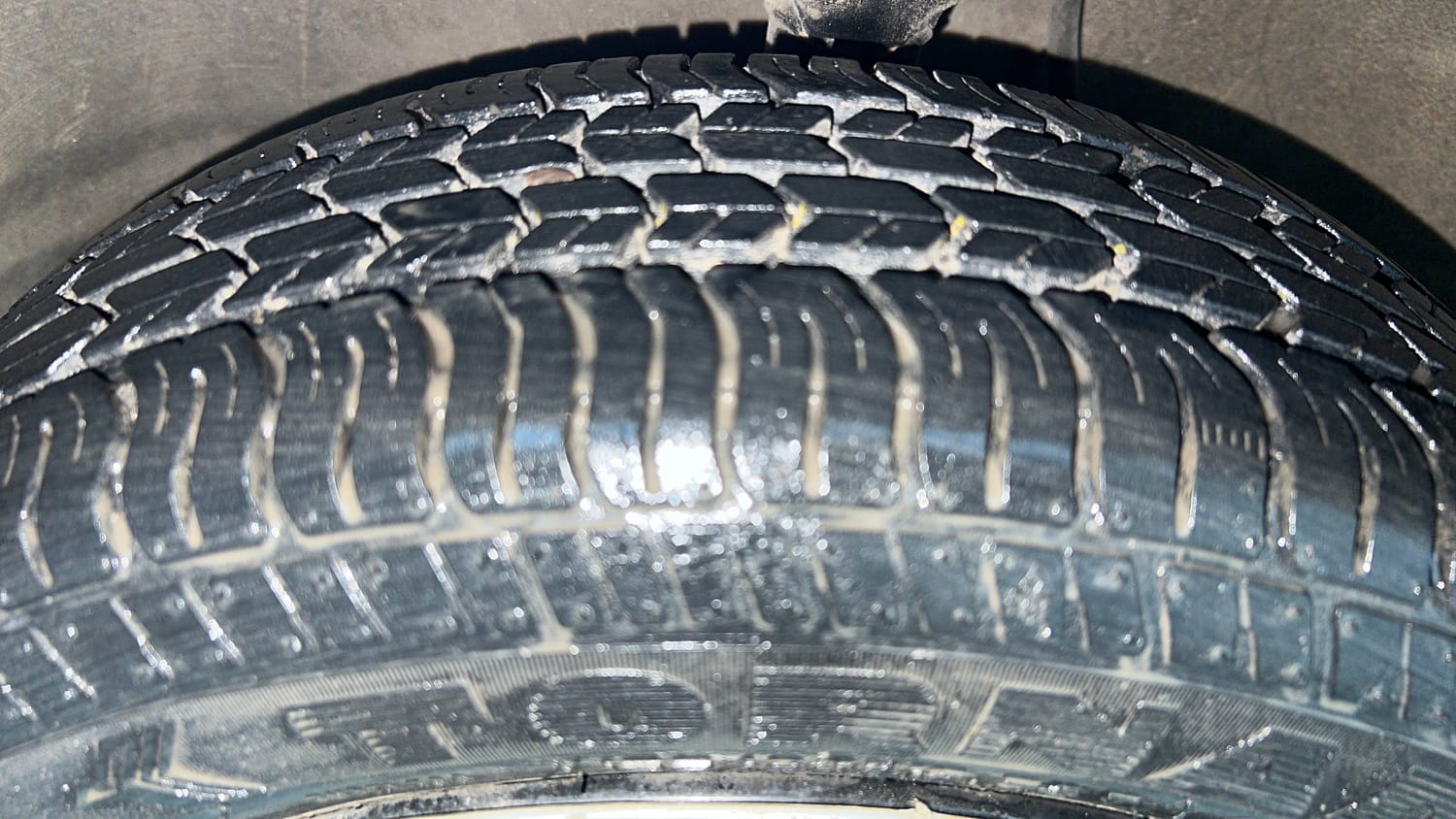 Used 2019 maruti-suzuki Alto K10 VXi (O) AMT Petrol Automatic tyres LEFT FRONT TYRE TREAD VIEW