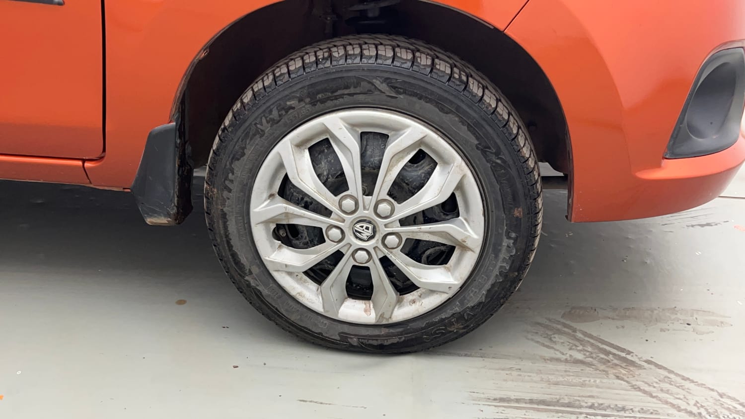 Used 2018 maruti-suzuki Alto K10 VXi (O) AMT Petrol Automatic tyres RIGHT FRONT TYRE RIM VIEW