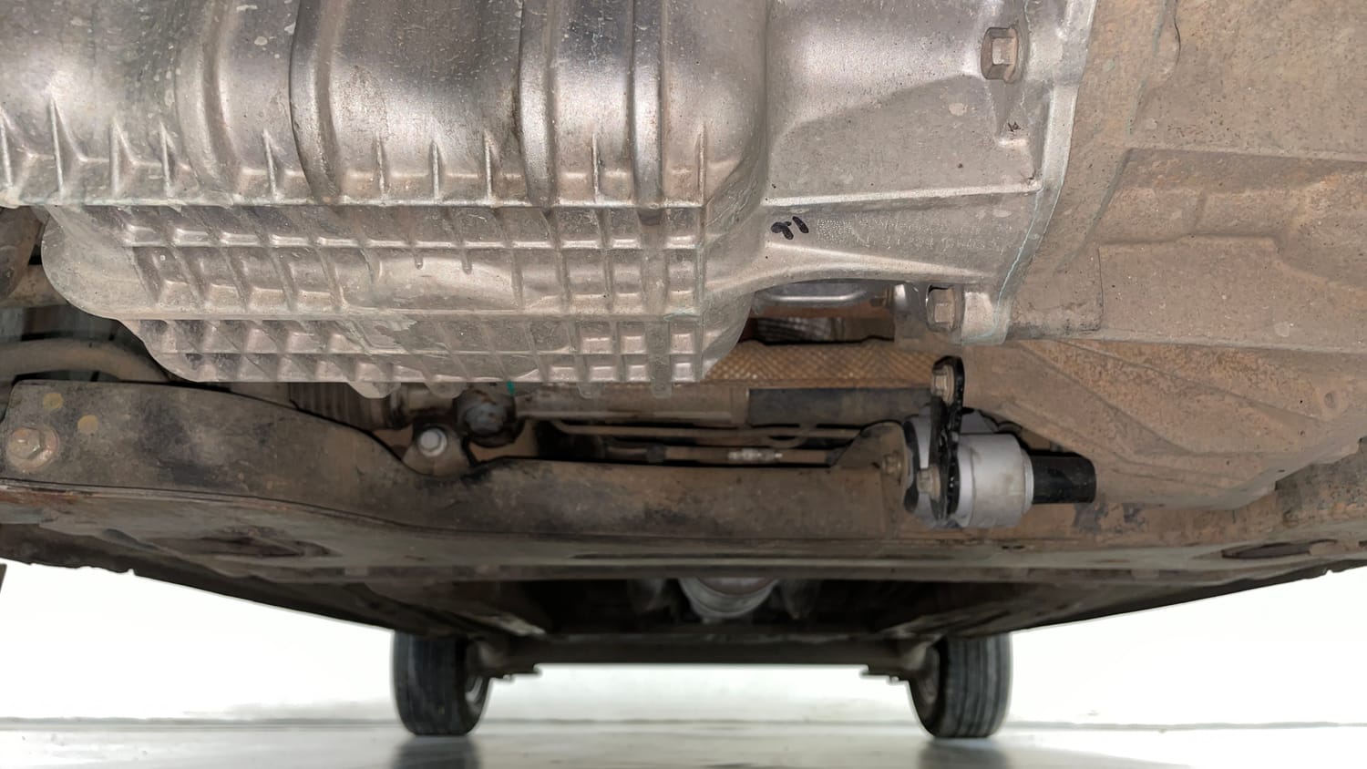 Used 2013 Ford Figo Duratec Petrol ZXI 1.2 Petrol Manual extra FRONT LEFT UNDERBODY VIEW