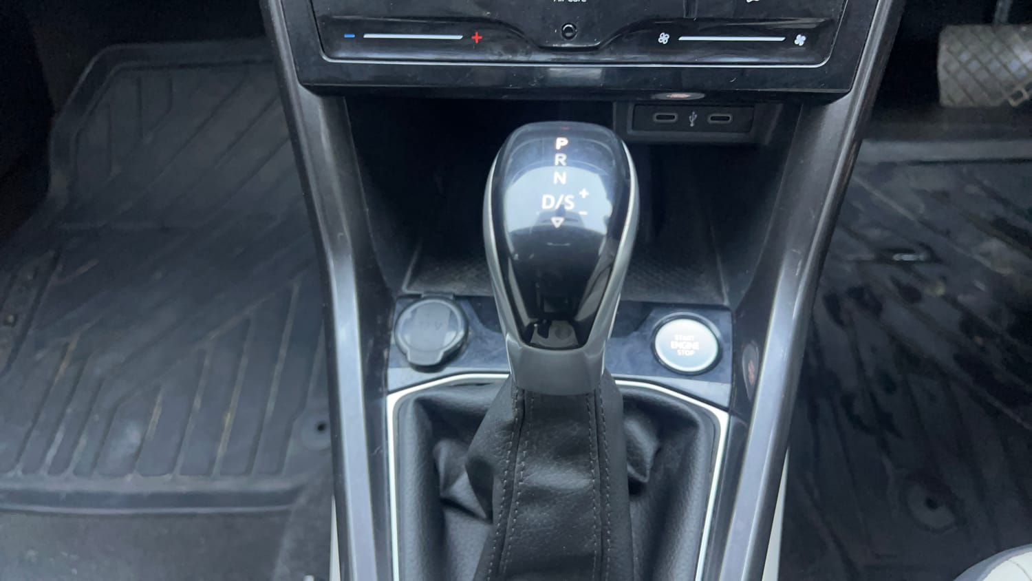 Used 2022 Volkswagen Taigun Topline 1.0 TSI AT Petrol Automatic interior GEAR  KNOB VIEW