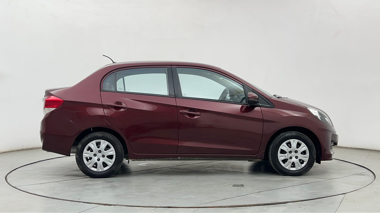 Used 2015 Honda Amaze 1.2 S i-VTEC Petrol Manual exterior RIGHT SIDE VIEW