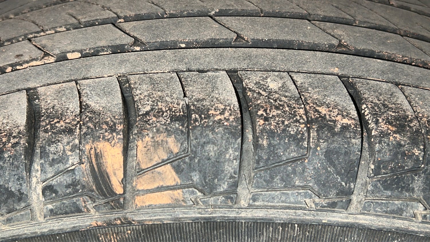 Used 2022 Hyundai Creta SX (O) 1.5 Petrol IVT Petrol Automatic tyres RIGHT REAR TYRE TREAD VIEW