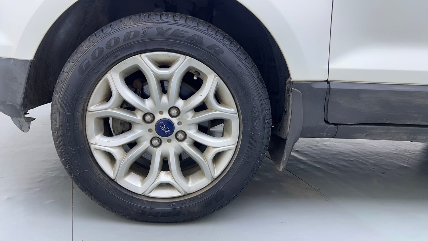 Used 2017 Ford EcoSport Titanium 1.5L Ti-VCT Petrol Manual tyres LEFT FRONT TYRE RIM VIEW