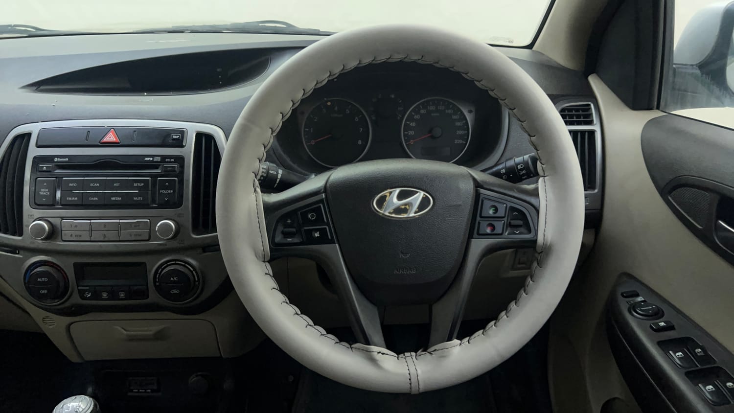 Used 2014 Hyundai i20 Sportz 1.2 Petrol Manual interior STEERING VIEW