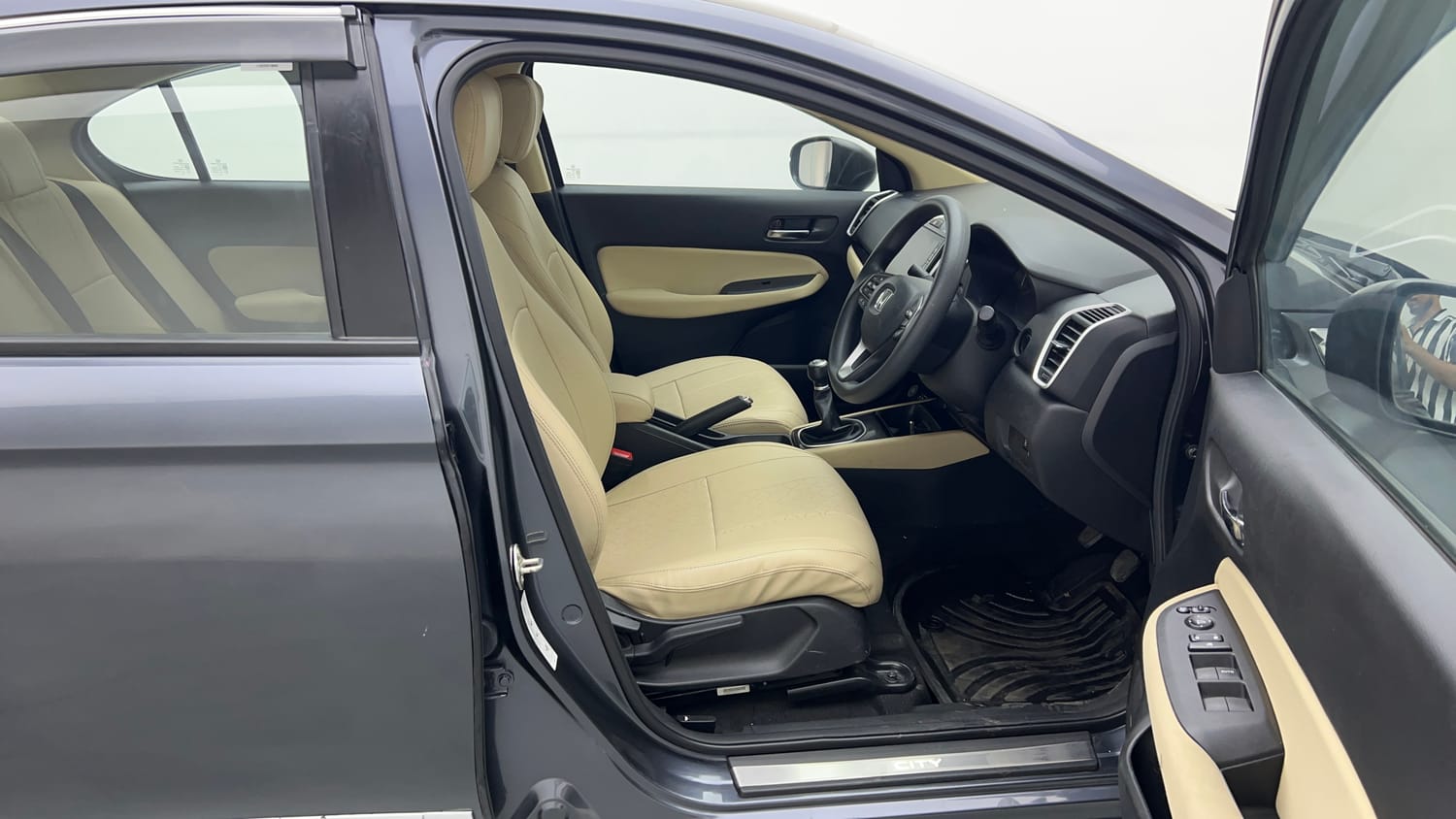 Used 2023 Honda City V Petrol MT Petrol Manual interior RIGHT SIDE FRONT DOOR CABIN VIEW
