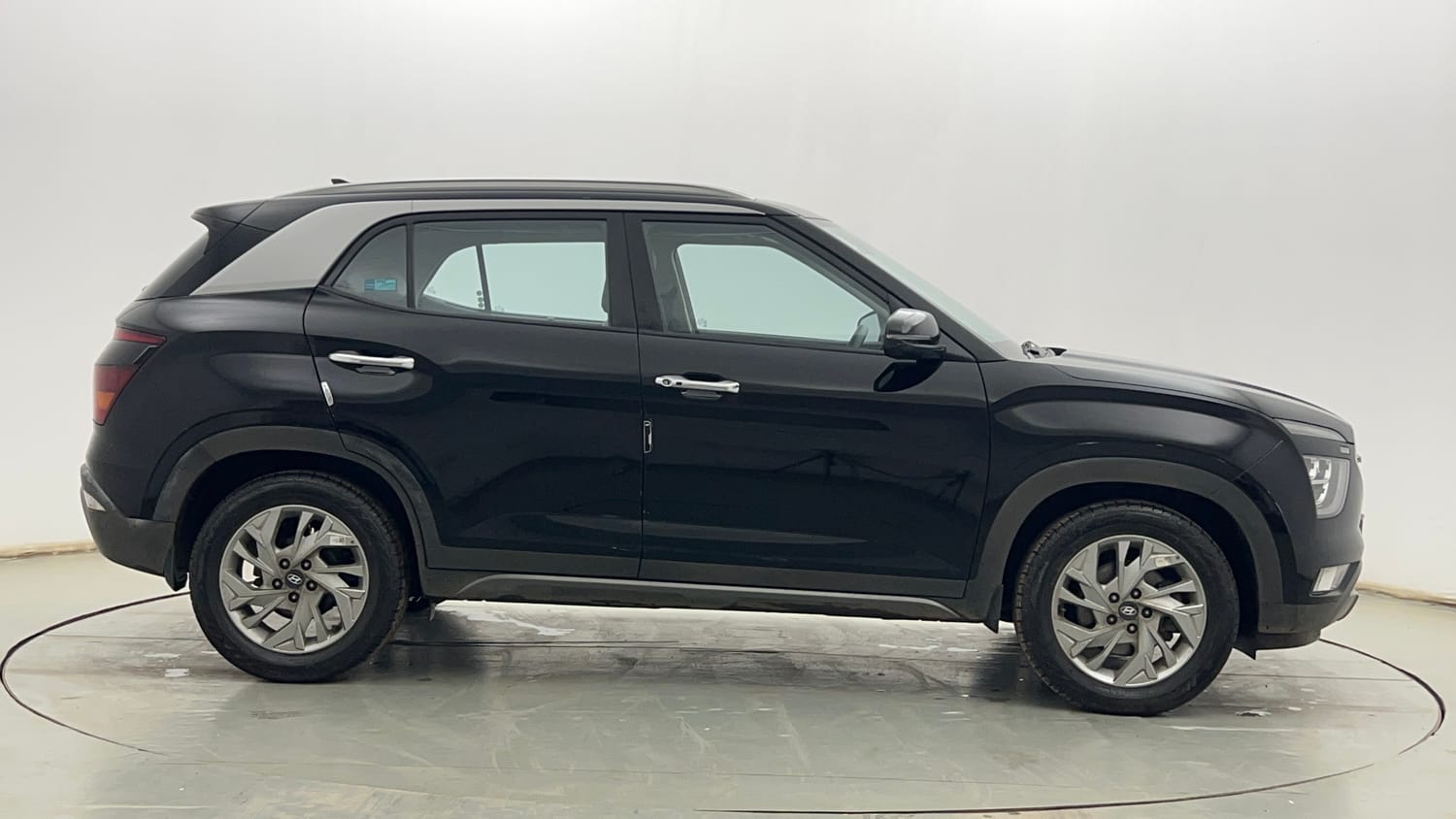 Used 2023 Hyundai Creta SX 1.5 Petrol Petrol Manual exterior RIGHT SIDE VIEW