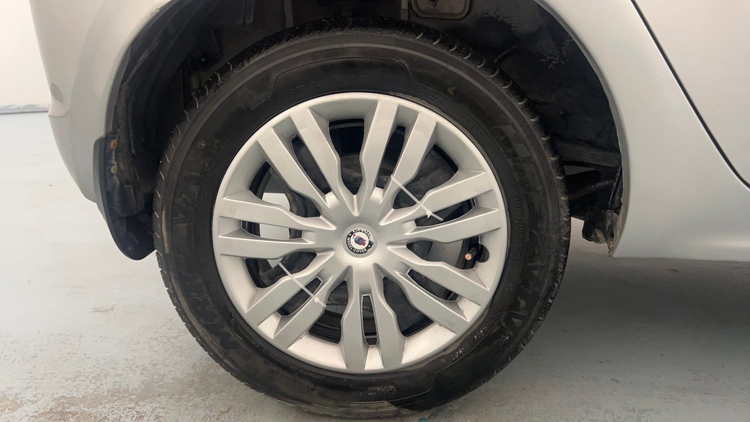 Used 2019 Tata Tiago Revotron XZ w/o Alloy Petrol Manual tyres RIGHT REAR TYRE RIM VIEW