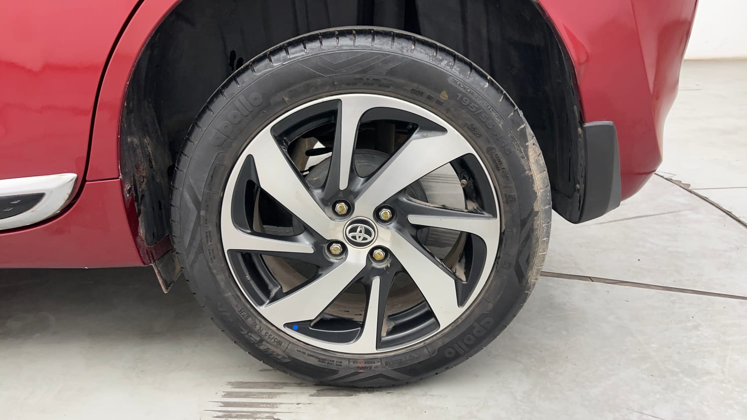 Used 2022 Toyota Glanza V Petrol Manual tyres LEFT REAR TYRE RIM VIEW