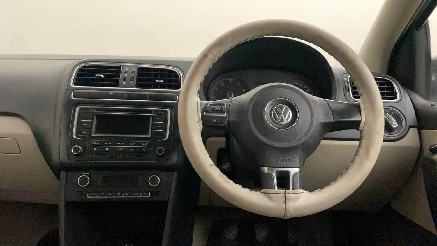 Used 2014 Volkswagen Polo Highline1.2L (P) Petrol Manual interior STEERING VIEW