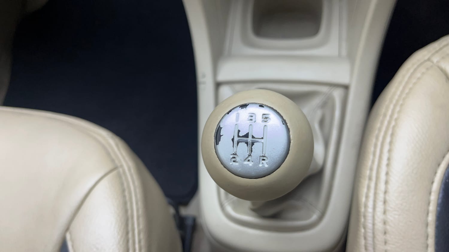Used 2014 Maruti Suzuki Ertiga Vxi Petrol Manual interior GEAR  KNOB VIEW