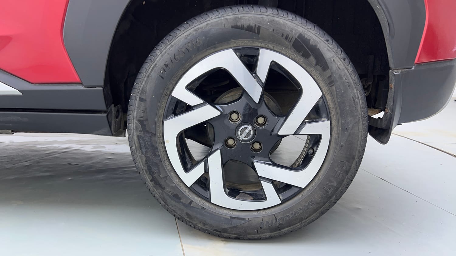 Used 2023 Nissan Magnite XV Premium Turbo Petrol Manual tyres LEFT REAR TYRE RIM VIEW