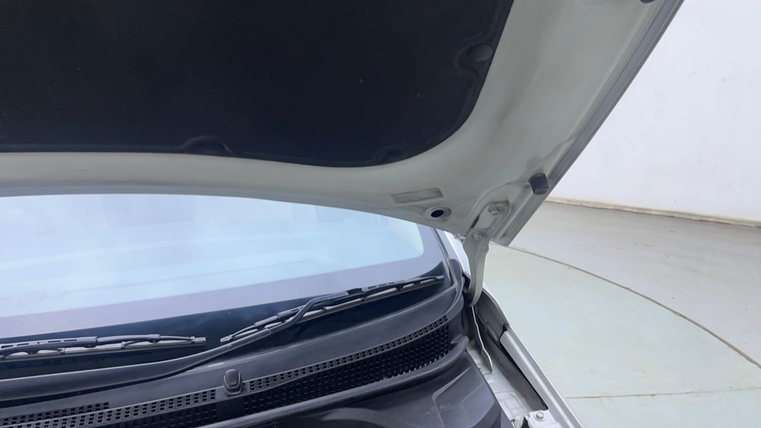Used 2017 Hyundai Verna SX (O) 1.6 VTVT AT Petrol Automatic engine ENGINE LEFT SIDE HINGE & APRON VIEW