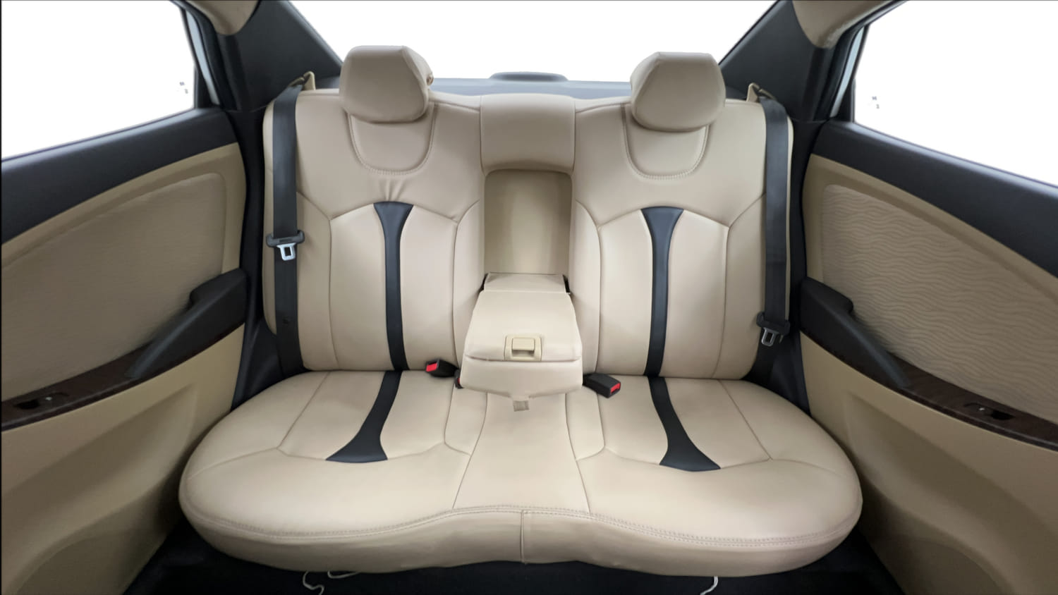 Used 2015 Hyundai Verna Fluidic 1.6 VTVT SX Petrol Manual interior REAR SEAT CONDITION VIEW